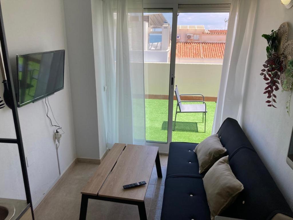 Apartamentos Vicenta Playa Carihuela Torremolinos Szoba fotó