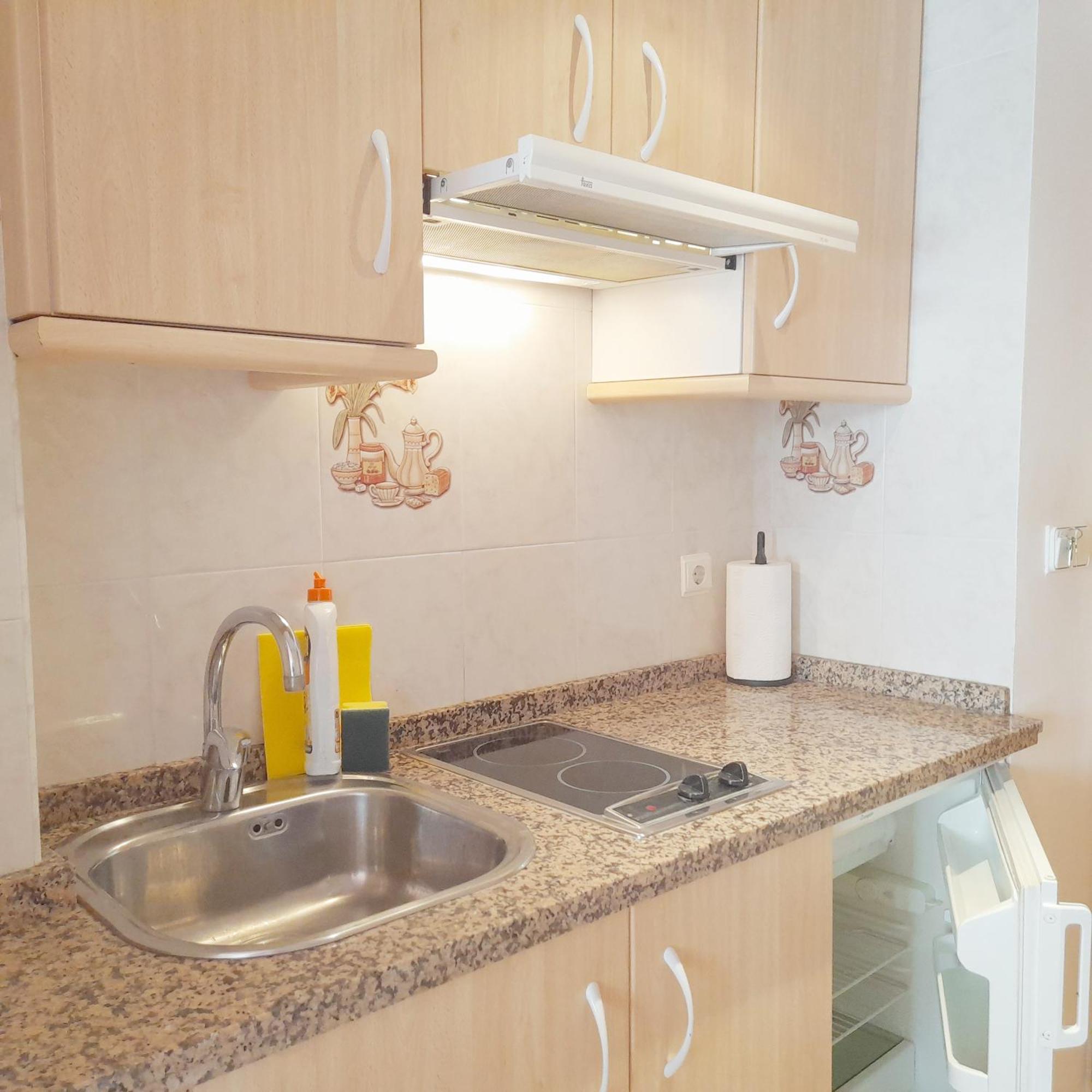 Apartamentos Vicenta Playa Carihuela Torremolinos Szoba fotó