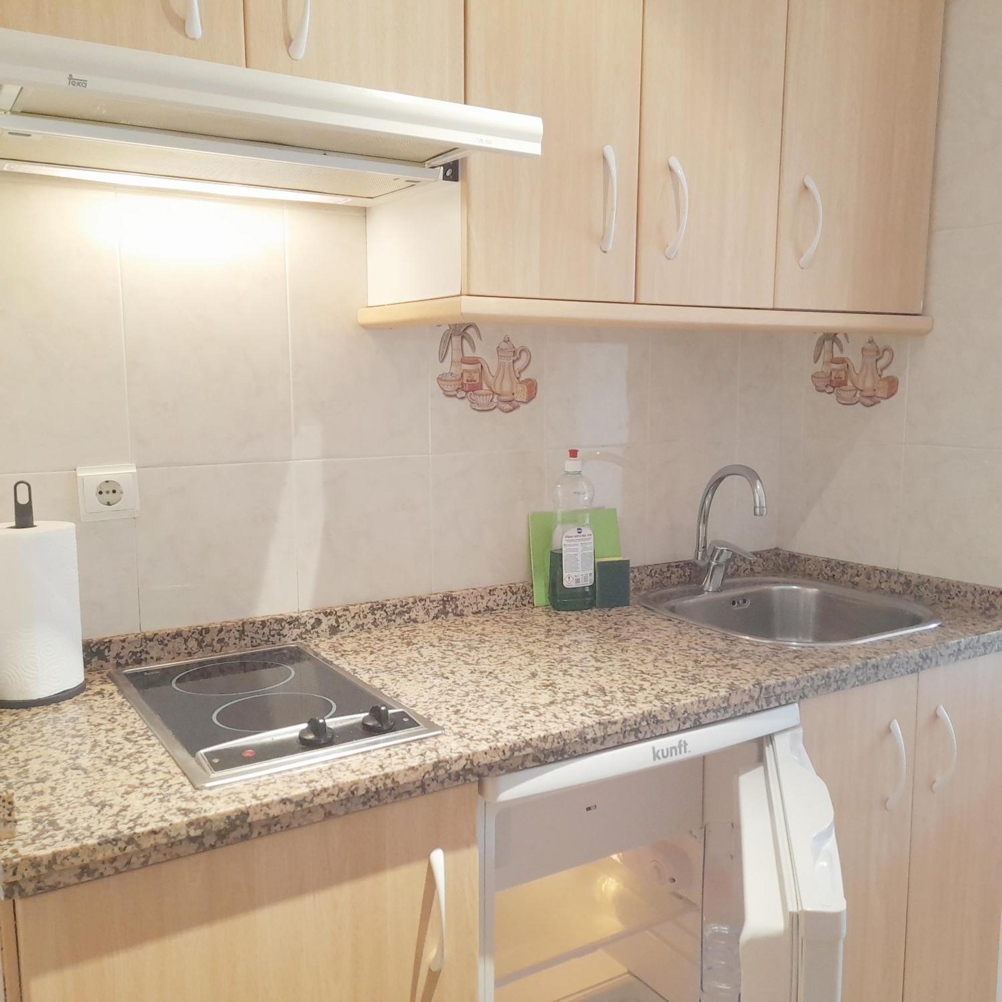 Apartamentos Vicenta Playa Carihuela Torremolinos Szoba fotó