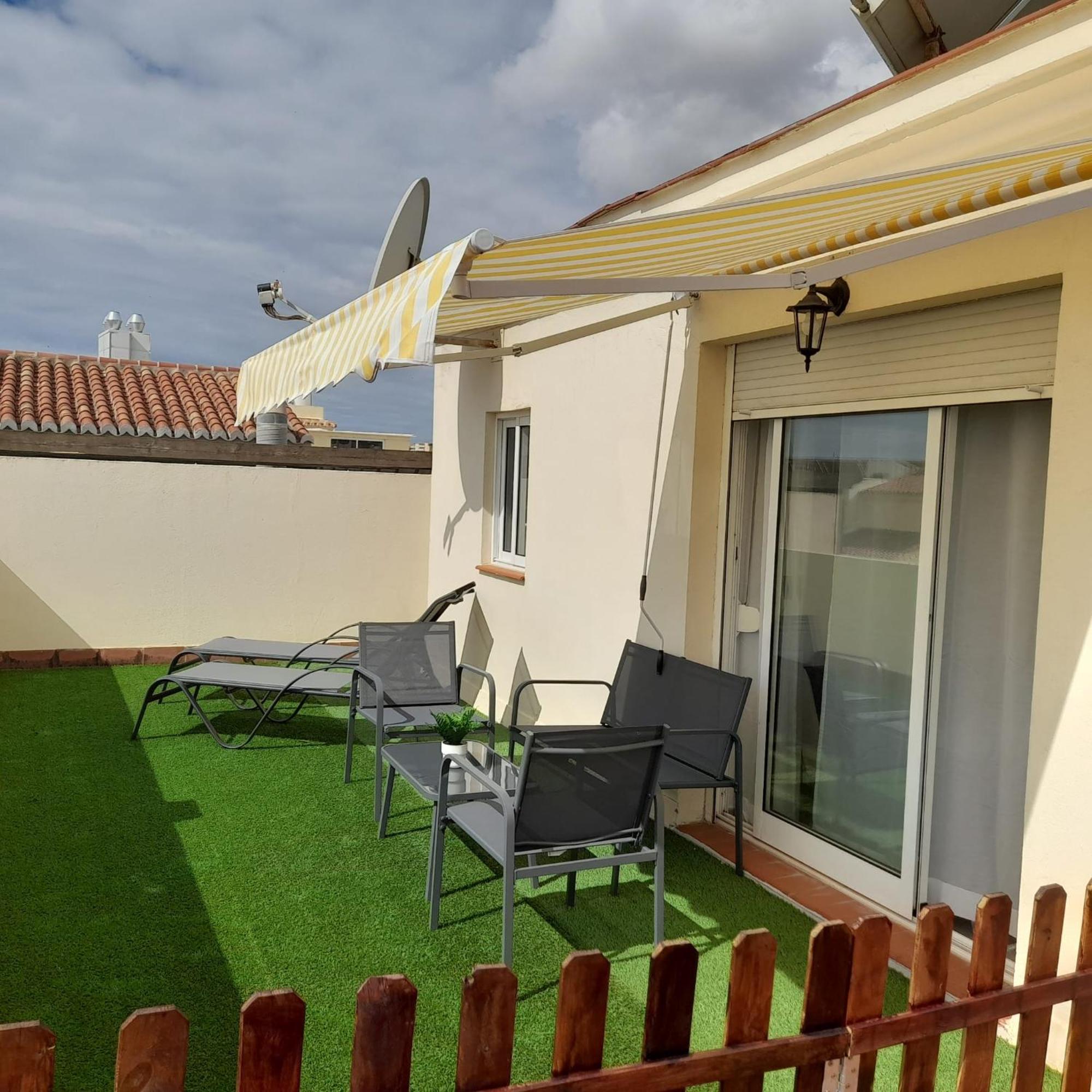 Apartamentos Vicenta Playa Carihuela Torremolinos Szoba fotó